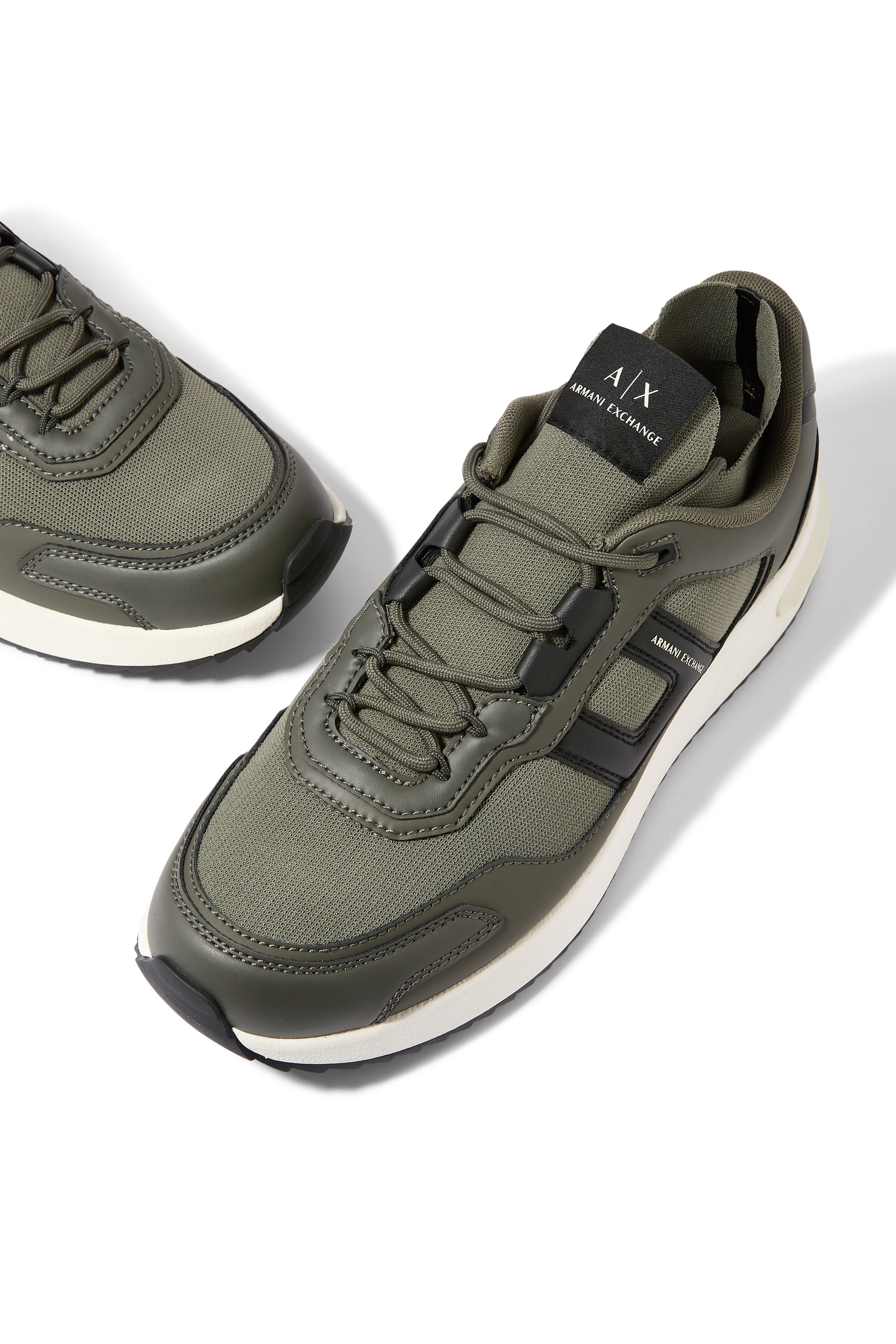 Low Top Sneakers With Contrasting Details