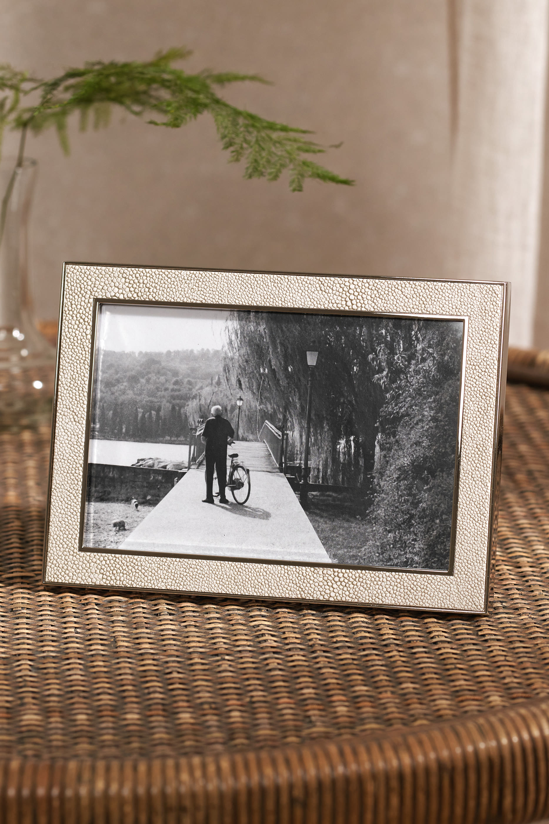 Classic Textured Frame &ndash; 4x6