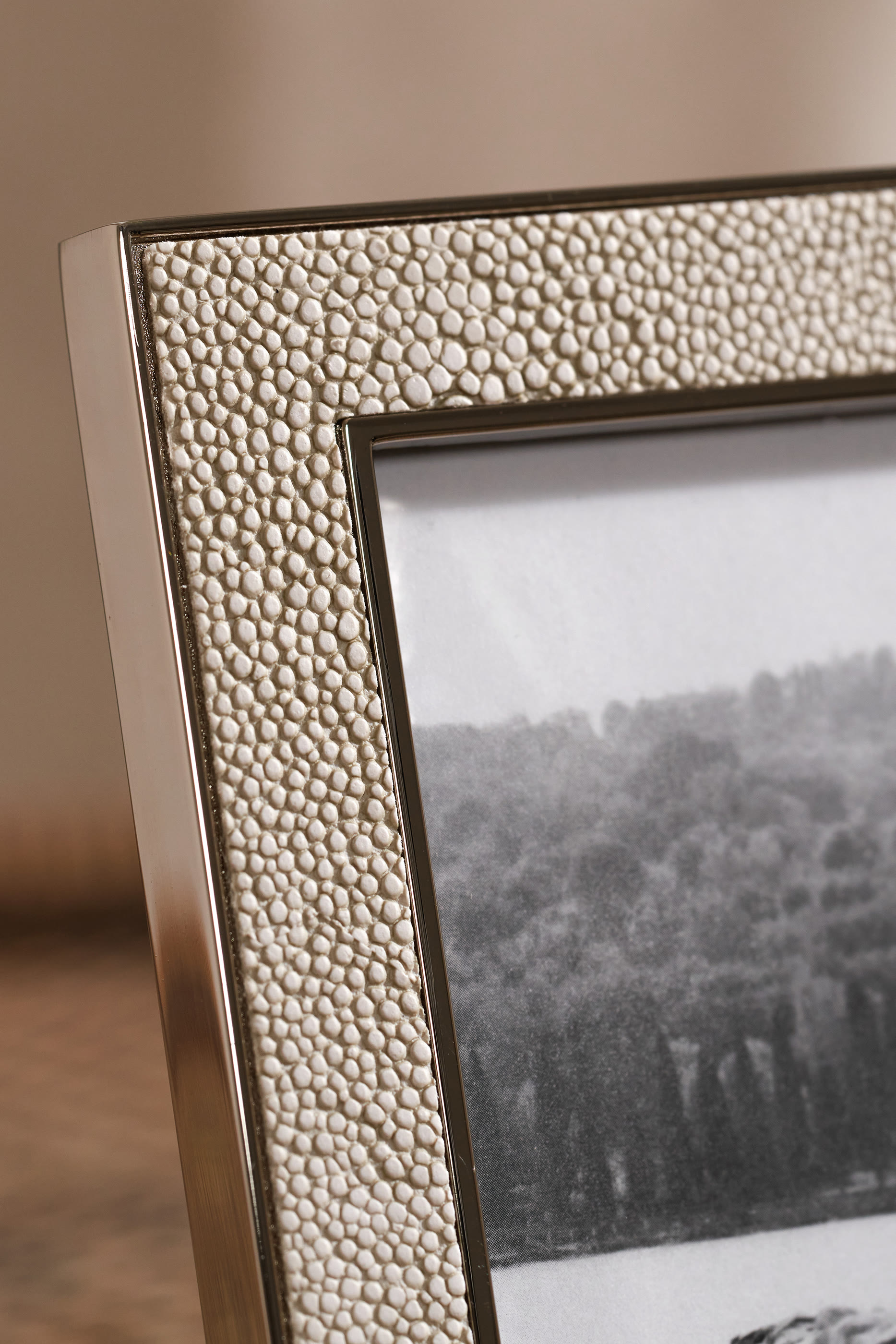 Classic Textured Frame &ndash; 4x6