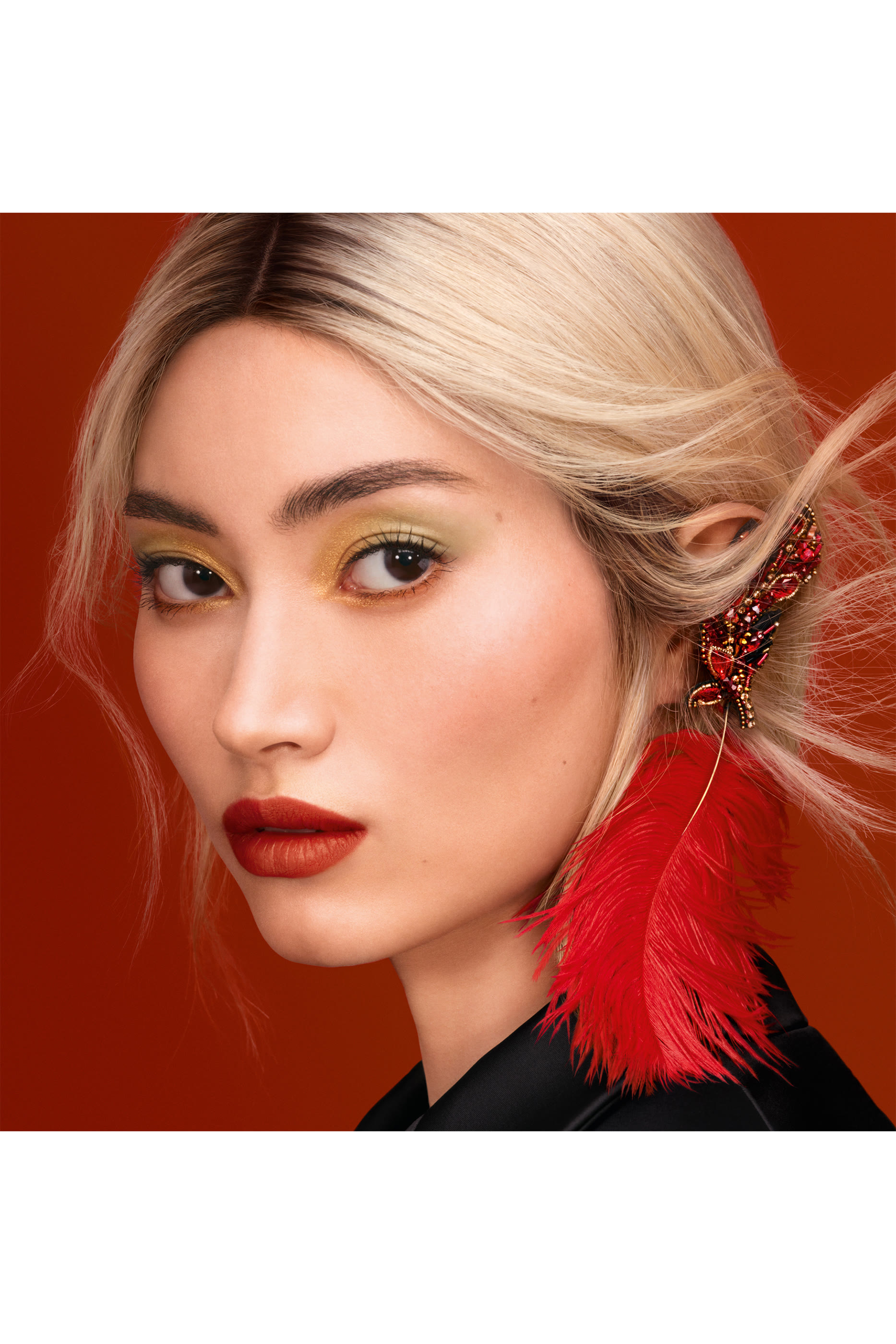 M&eacute;t&eacute;orites Phoenix Light-Revealing Pearls of Powder