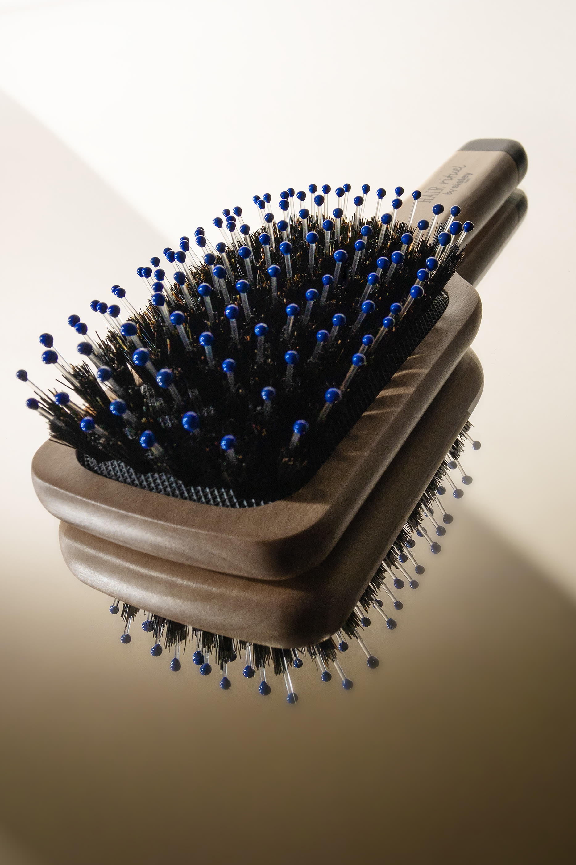 The Shine & Softness Pocket Brush