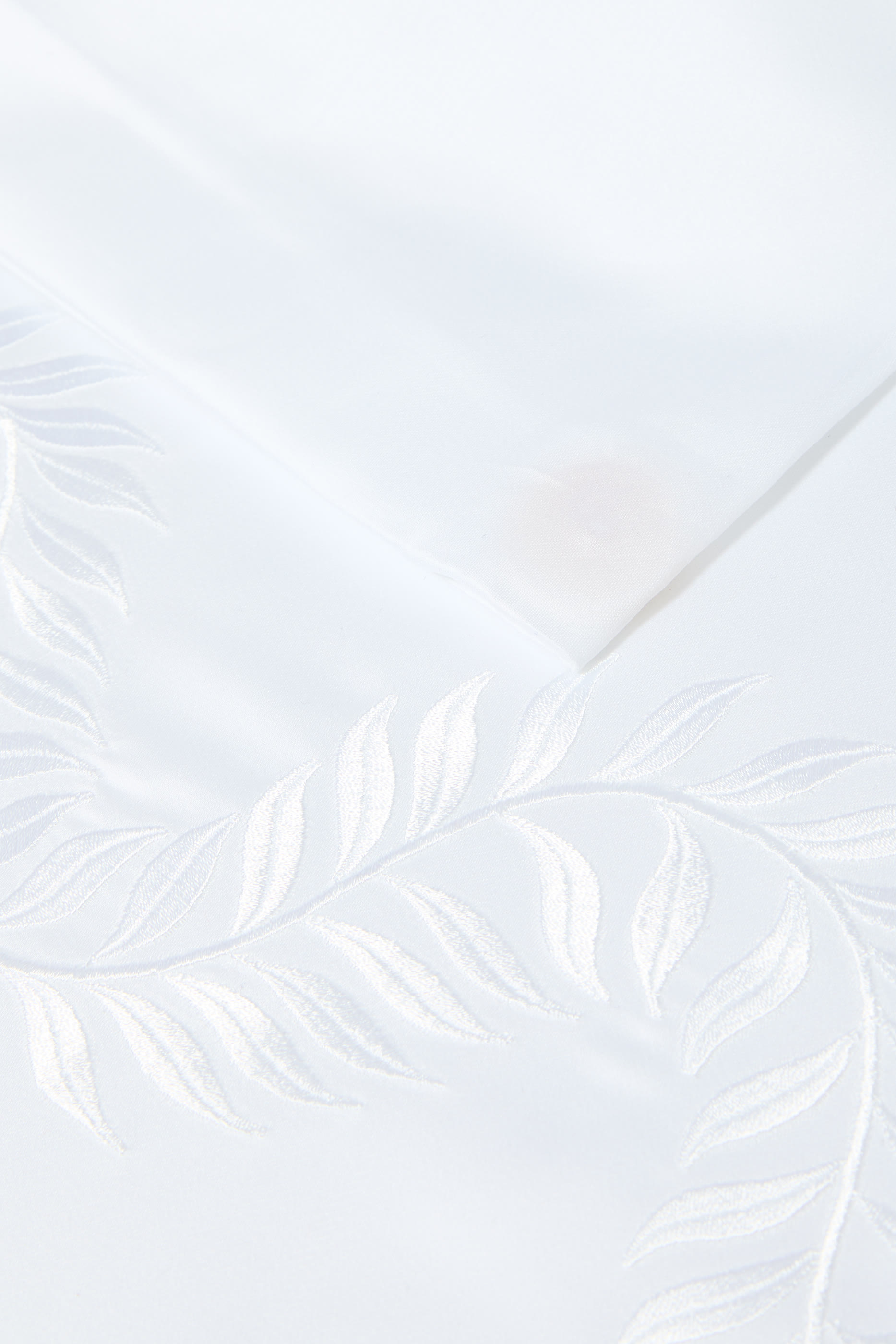 Laurels Embroidery 600TC Duvet