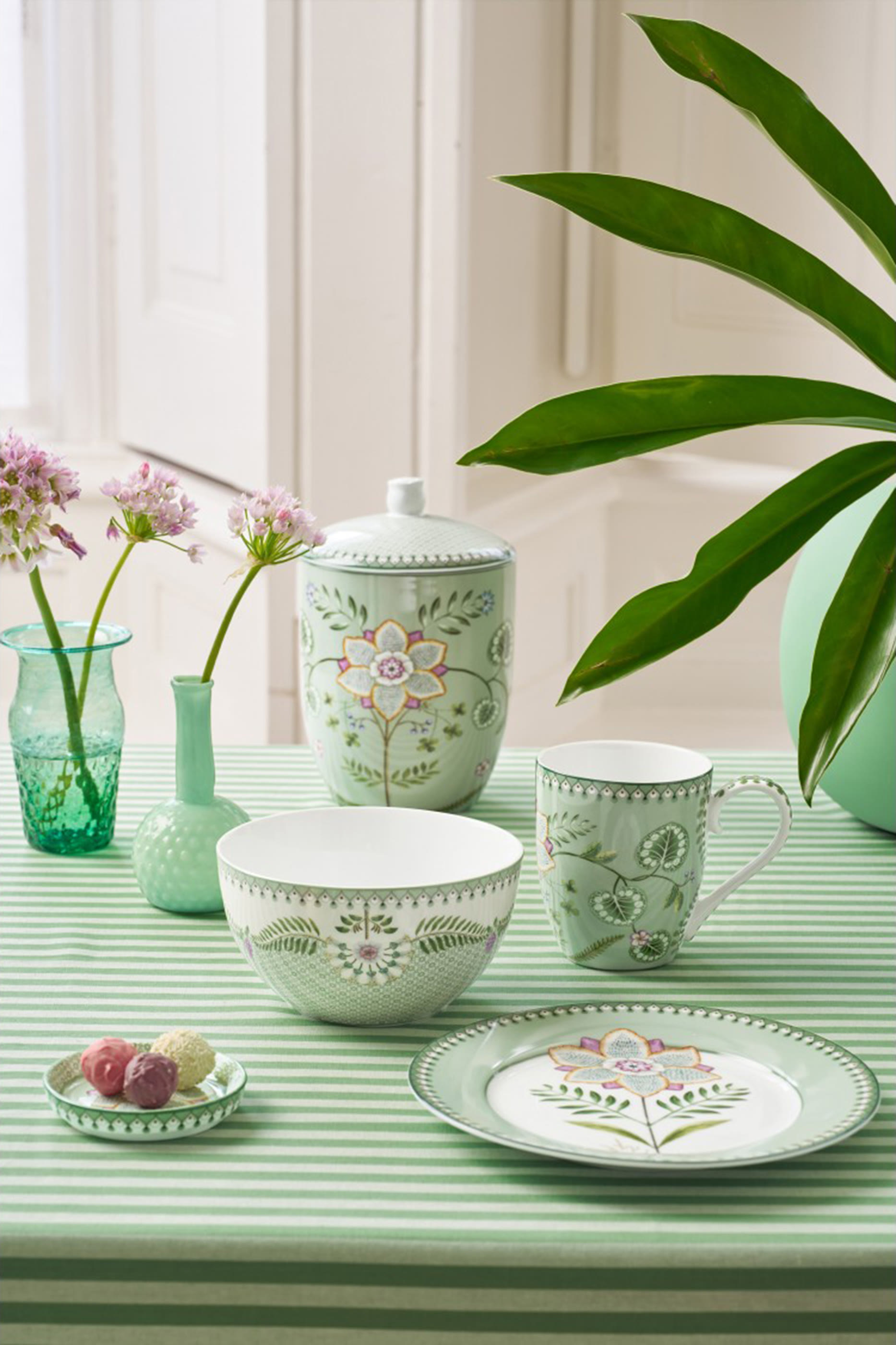 Lily & Lotus Breakfast Set