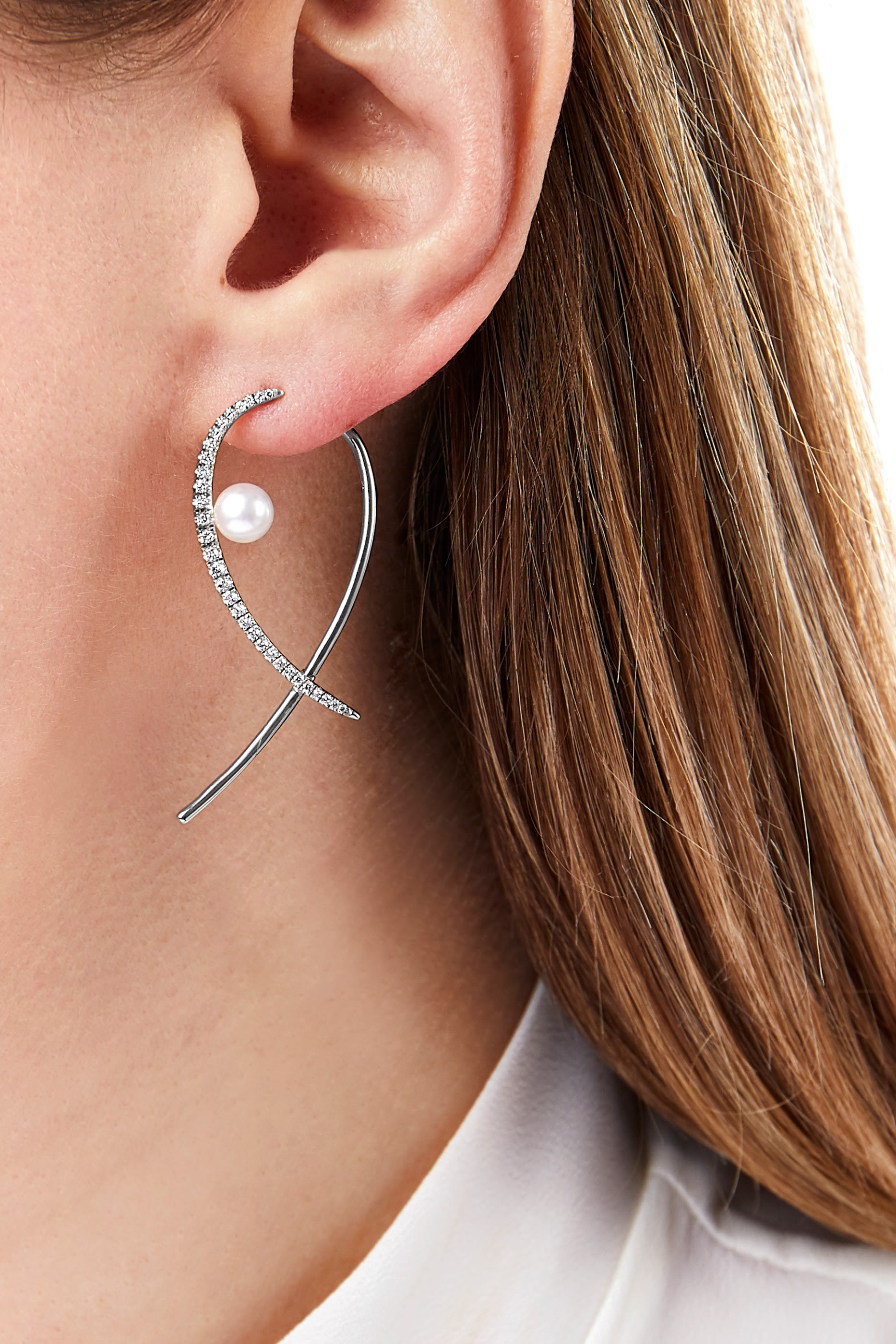 Sleek Earrings, 18k White Gold with Diamond & Pearl