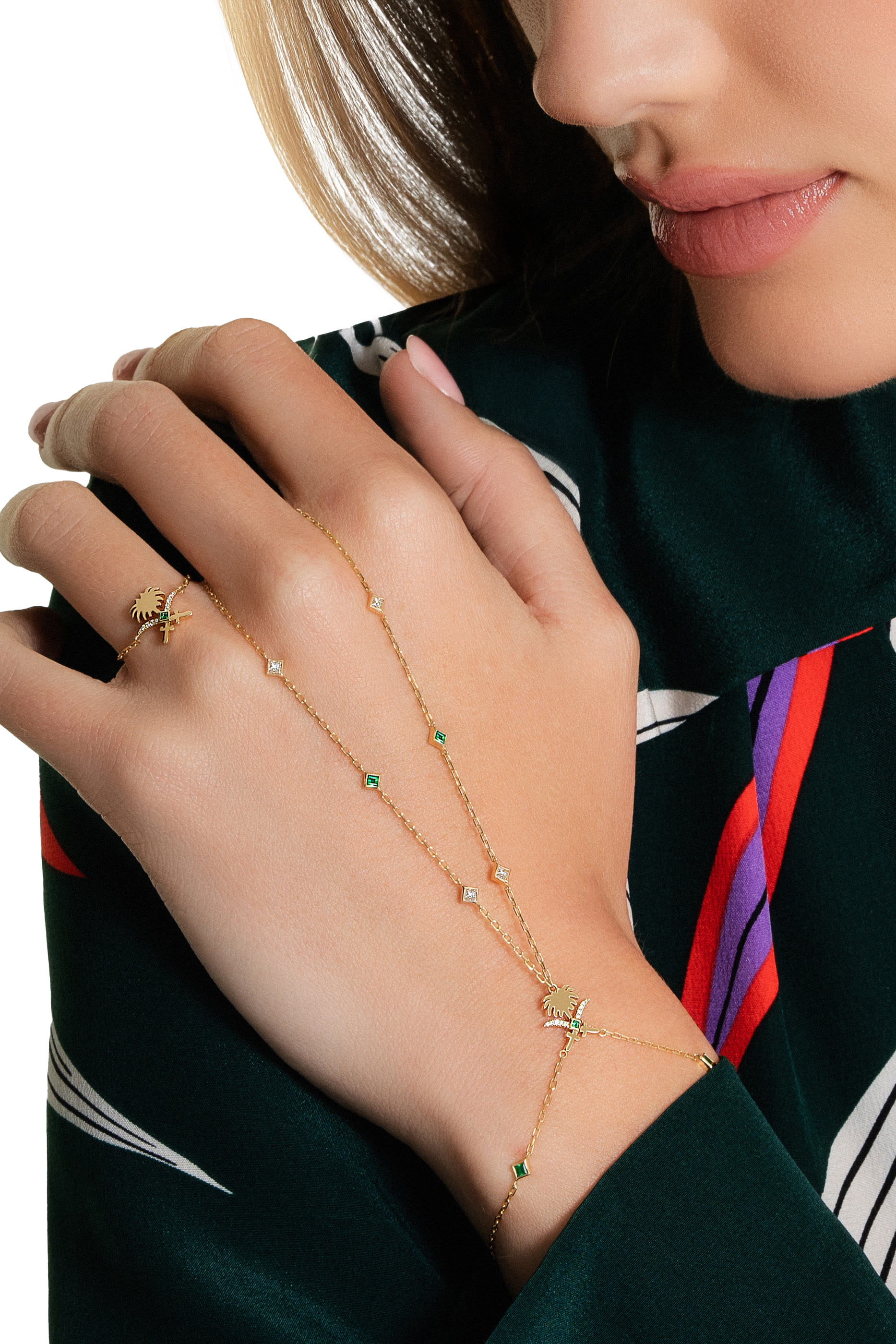 Turathi Hand Chain, 18k Yellow Gold & Diamonds, Emerald