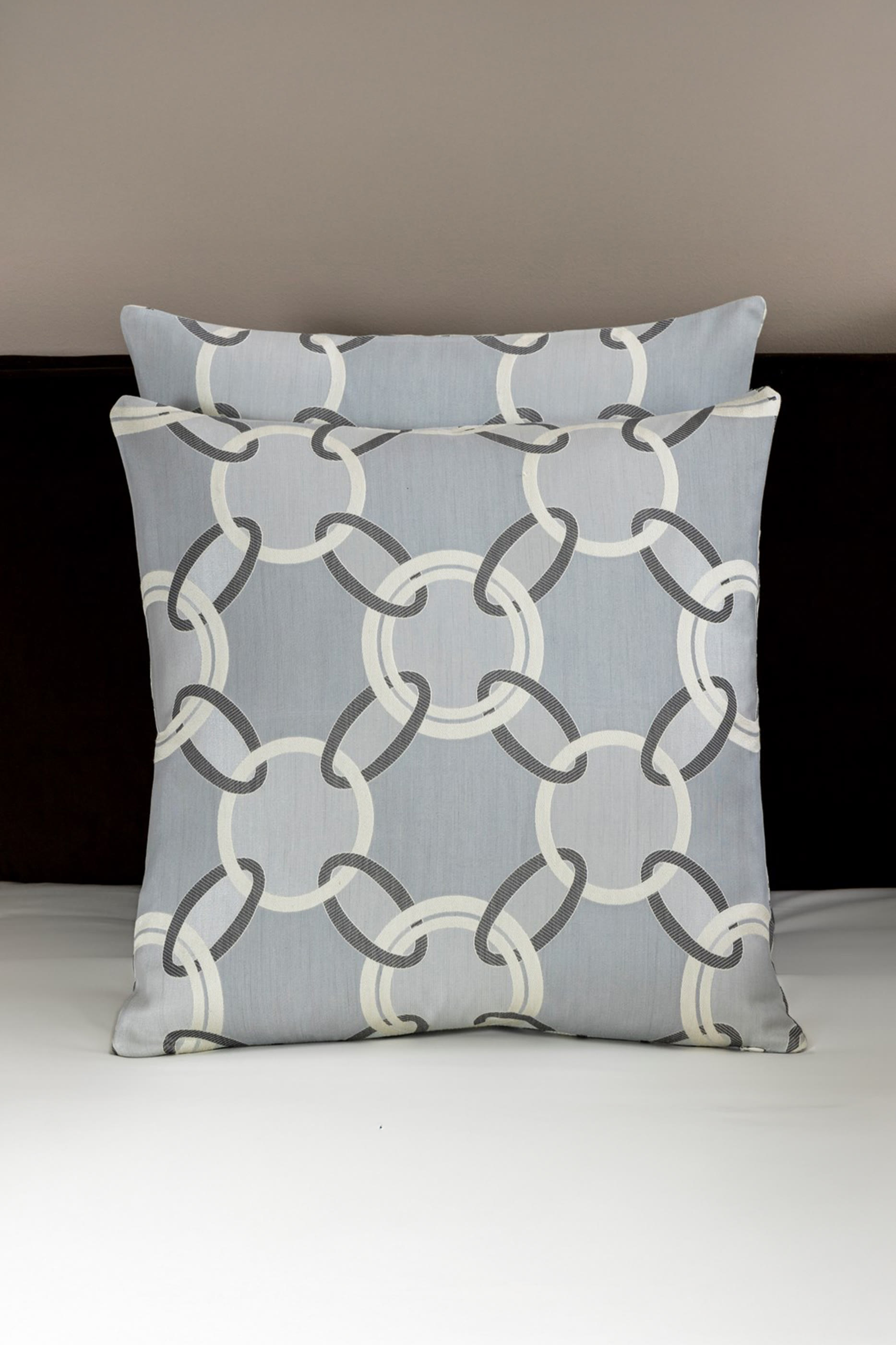 Luxury Chains Decorative Cushion Cover